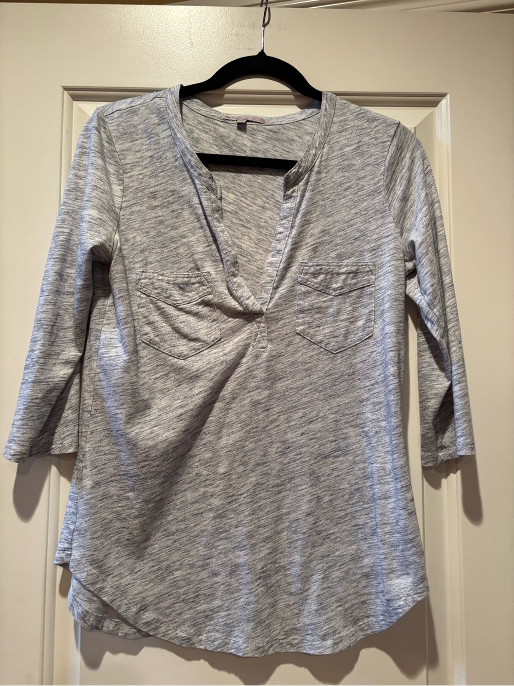 GAP Light Gray Heather V-Neck Long Sleeve Pocket Top